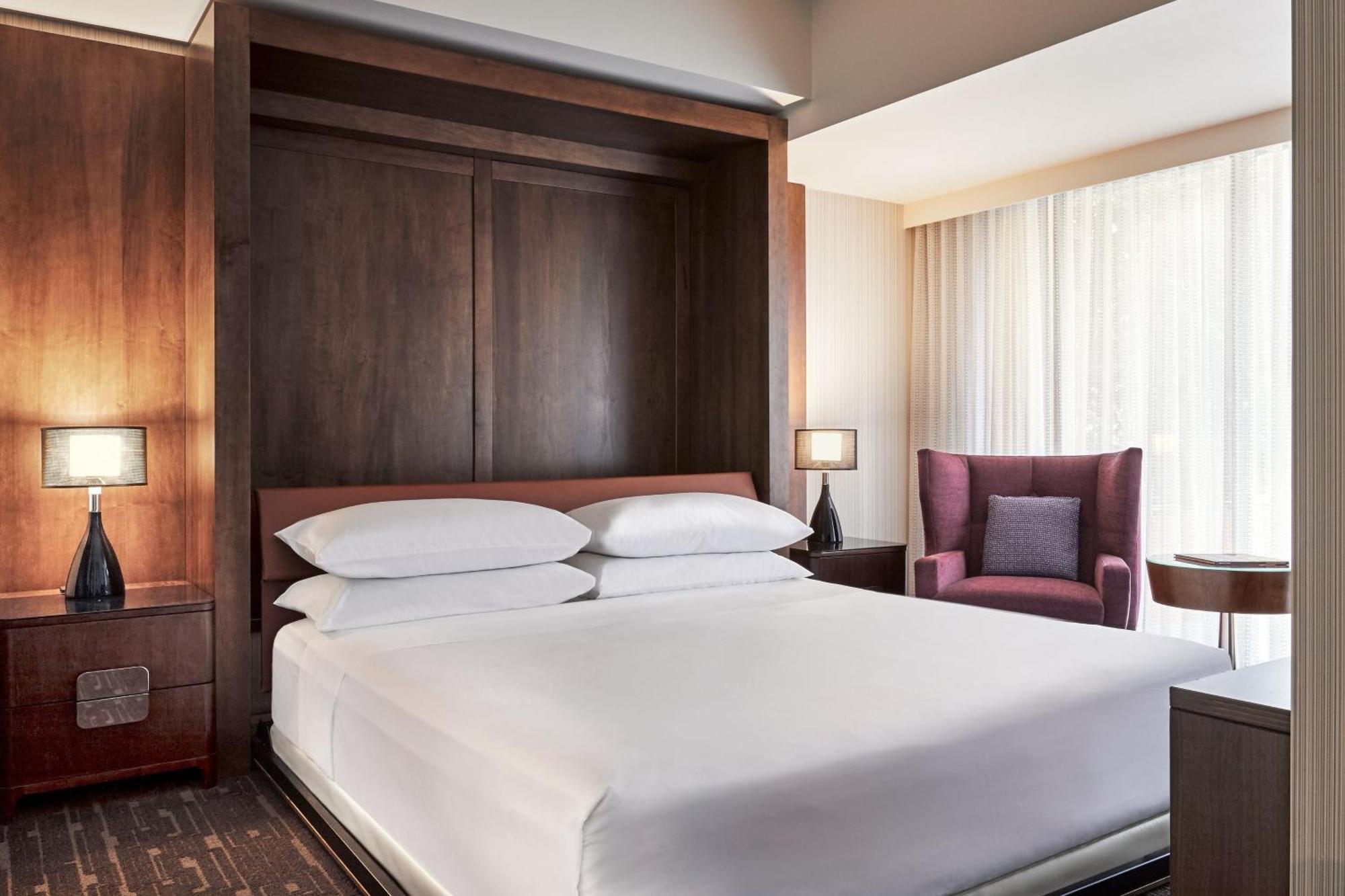 Sheraton Grand Los Angeles Exterior photo